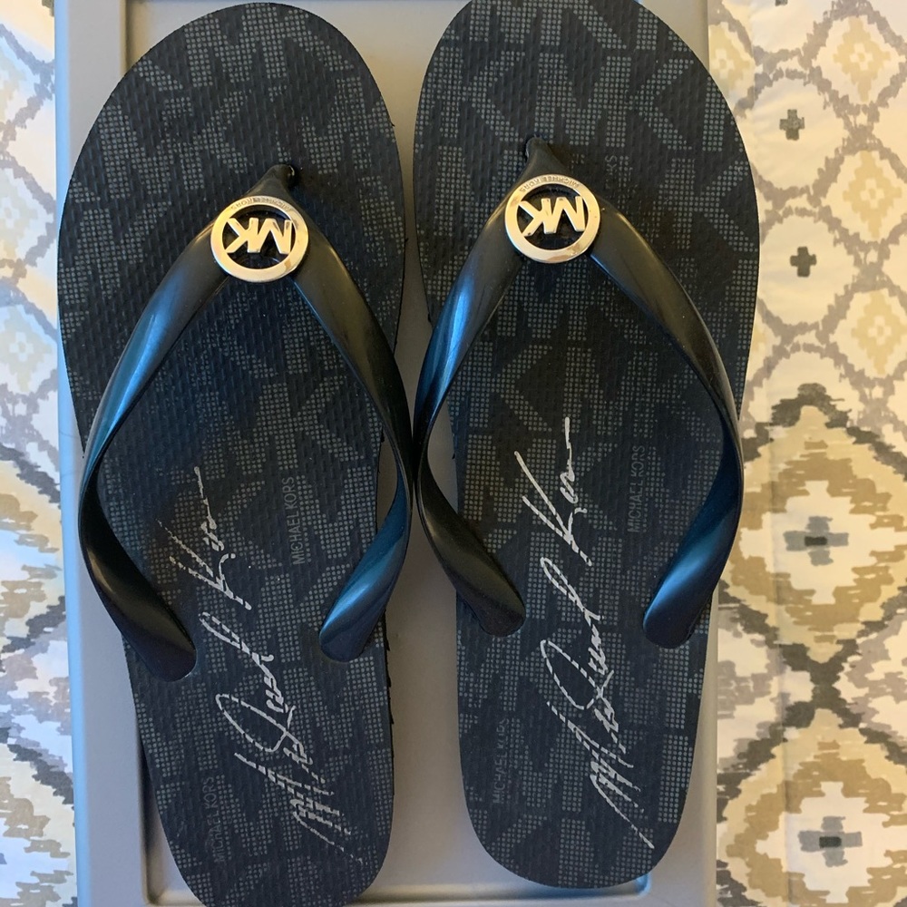 MK Flip Fops - Picture 2 of 4